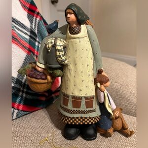 Williraye WW1038 Mother with Basket & Daughter with Teddy